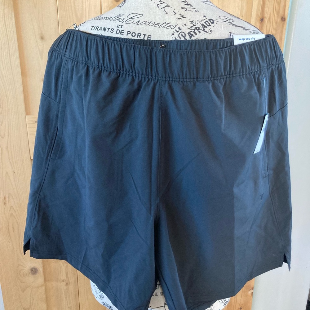 NWT Old Navy Active Quick Dry Shorts Black Large 7"